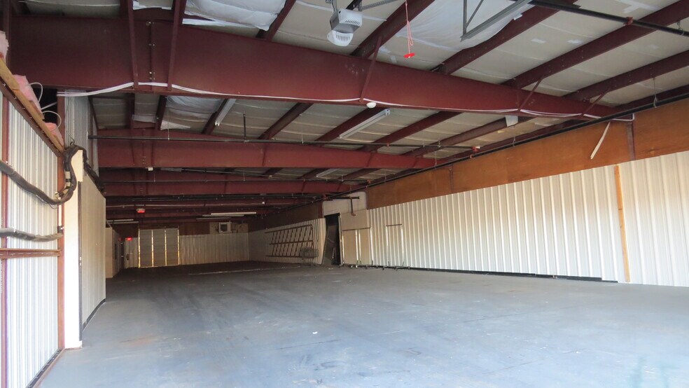 More Photos Of 310 S Coltrane Rd, Edmond Warehouse For Lease