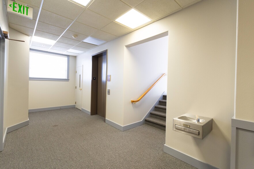 More Photos Of 360 Knechtel Way NE, Bainbridge Island Apartments For Sale