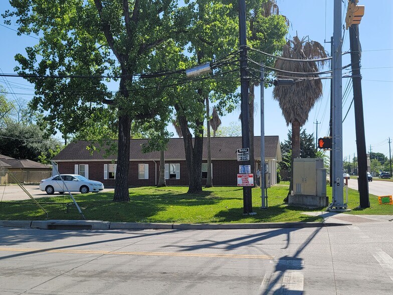 More Photos Of 607 Aldine Mail Route Rd, Houston Religious Facility For Sale