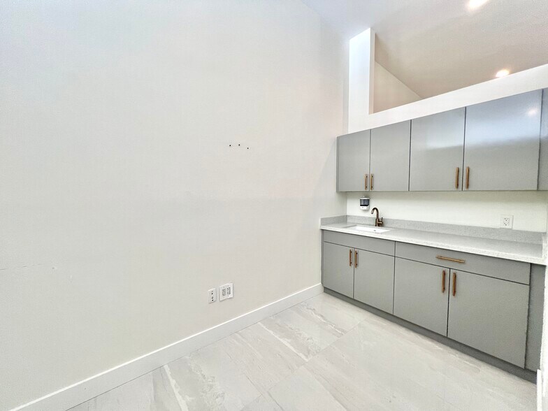 More Photos Of 1400 Ponce De Leon Blvd, Coral Gables Unknown For Lease