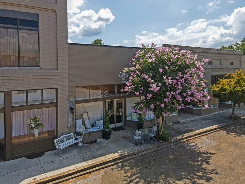 More Photos Of 97 1st St, Grenada General Retail For Sale