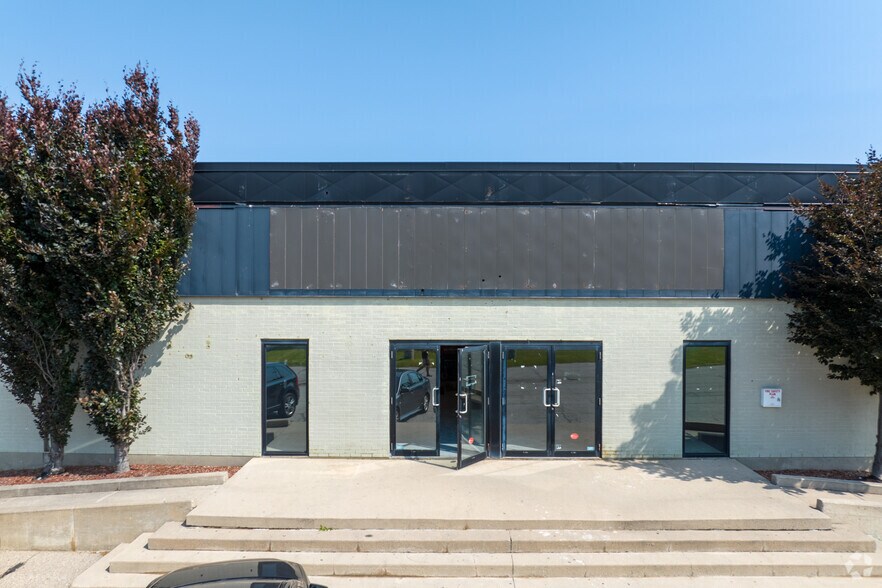 More Photos Of 360 Evans Ave, Toronto Unknown For Lease