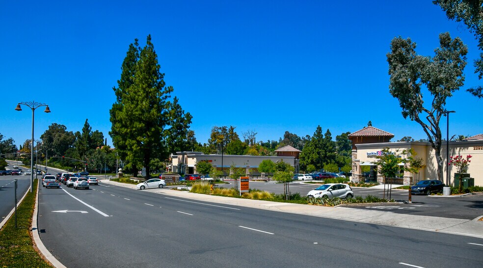 More Photos Of 22900-22924 Los Alisos Blvd, Mission Viejo Unknown For Lease