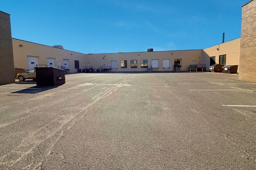 More Photos Of 555 Lordship Blvd, Stratford Showroom For Lease