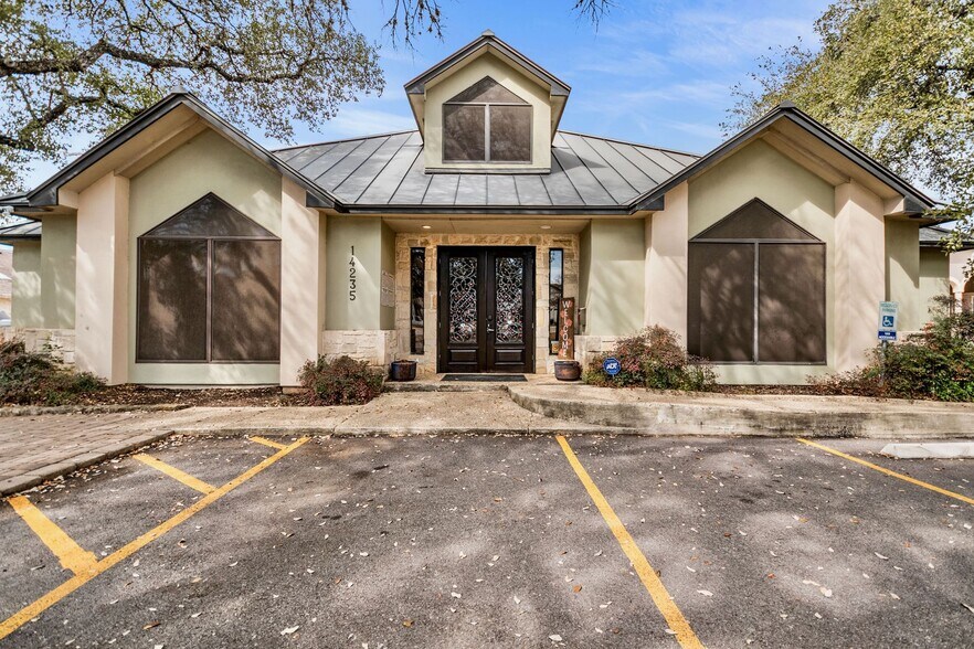 More Photos Of 14235 Blanco Rd, San Antonio Office For Sale
