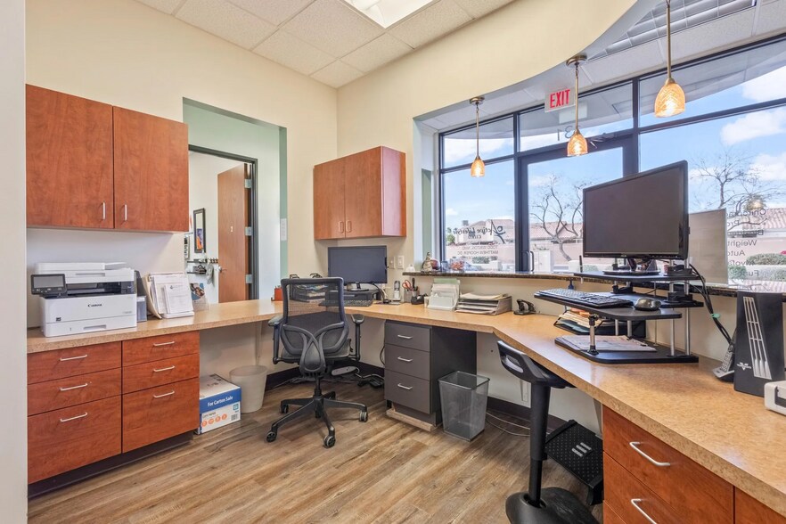 More Photos Of 16515 S 40th St, Phoenix Office For Sale
