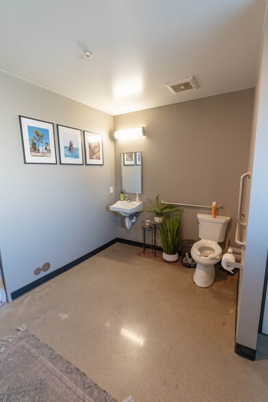 More Photos Of 3000 Airport Dr, Erie Light Manufacturing For Sale