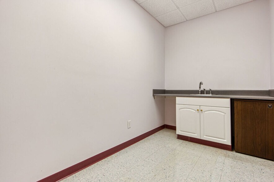 More Photos Of 43 Office Park Dr, Jacksonville Medical For Lease