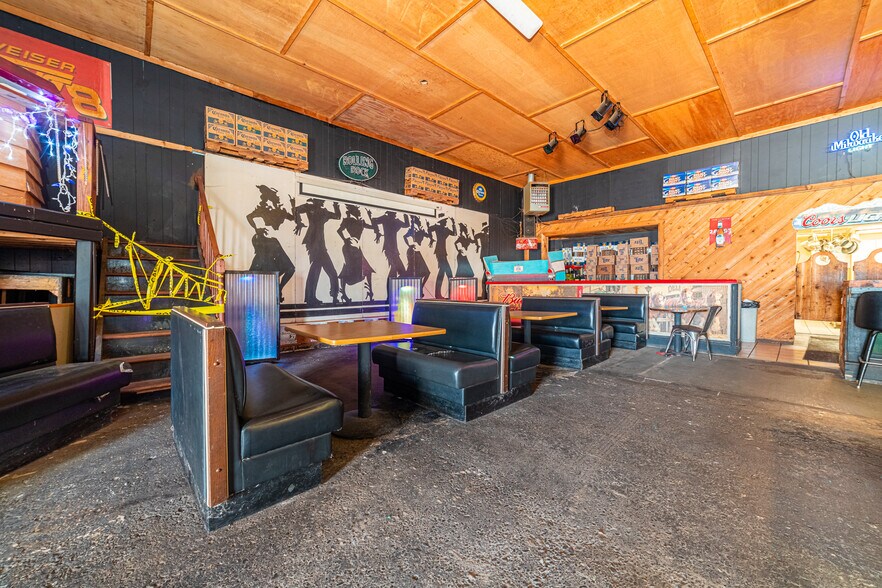 More Photos Of 689 Cedar St, Coshocton Bar For Sale