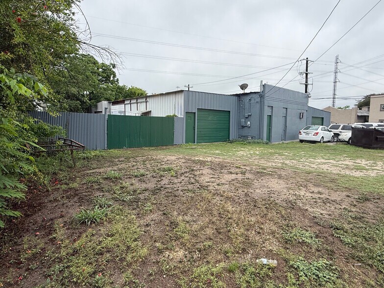 More Photos Of 702 Roosevelt Ave, San Antonio Auto Repair For Sale