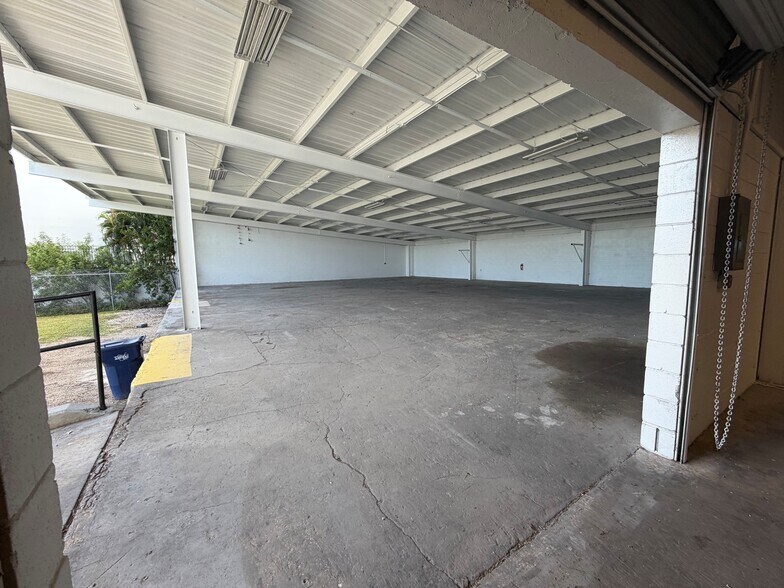 More Photos Of 5007 S Westshore Blvd, Tampa Warehouse For Sale