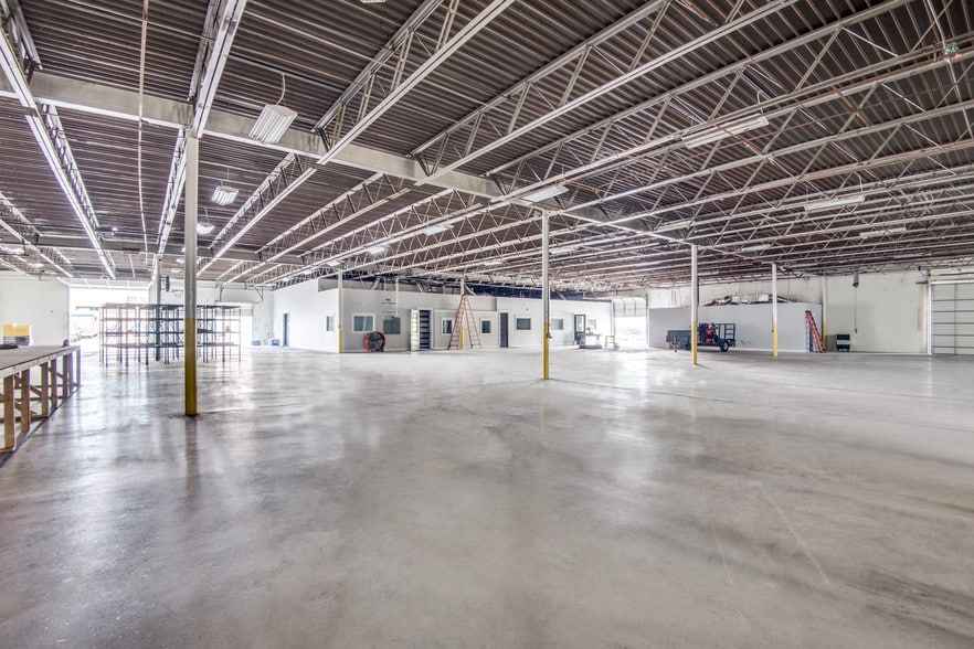 More Photos Of 13840 Denton Dr, Farmers Branch Warehouse For Sale