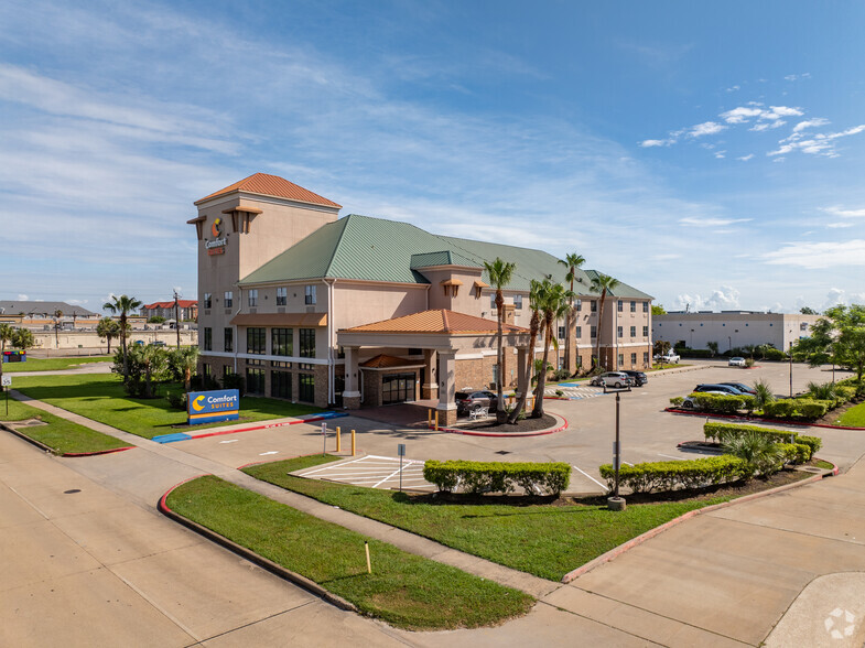 More Photos Of 16931 Texas Ave, Webster Hotel For Sale