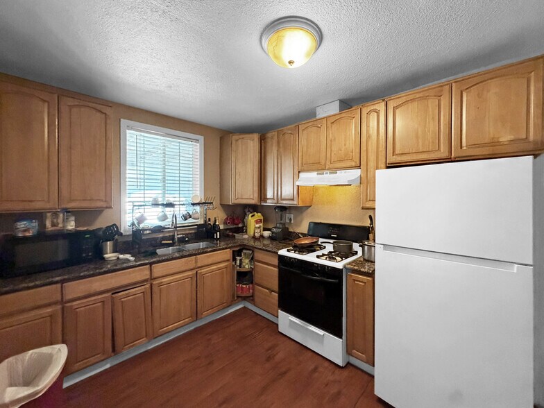 More Photos Of 204 Sunset Blvd, Hayward Apartments For Sale