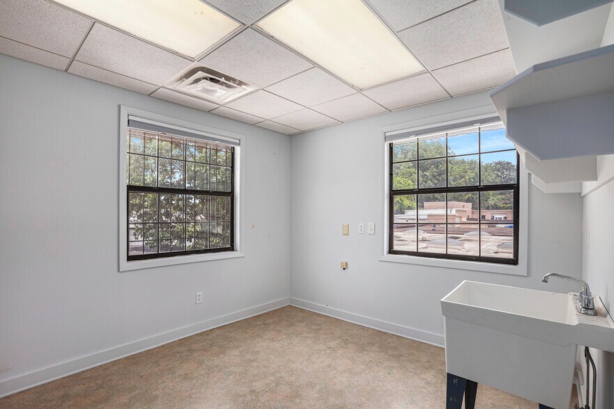 More Photos Of 2858 Franklin St, Avondale Estates Office For Lease