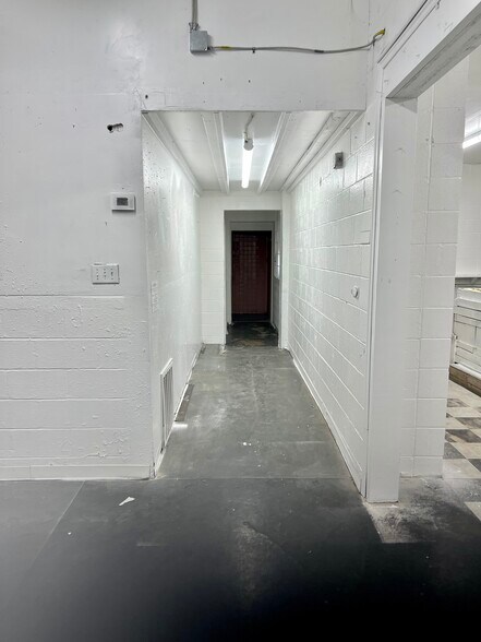More Photos Of 1850 E Houston St, San Antonio Auto Repair For Lease