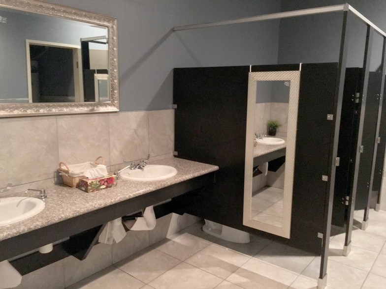 More Photos Of 4315 N Rancho Dr, Las Vegas Loft Creative Space For Lease