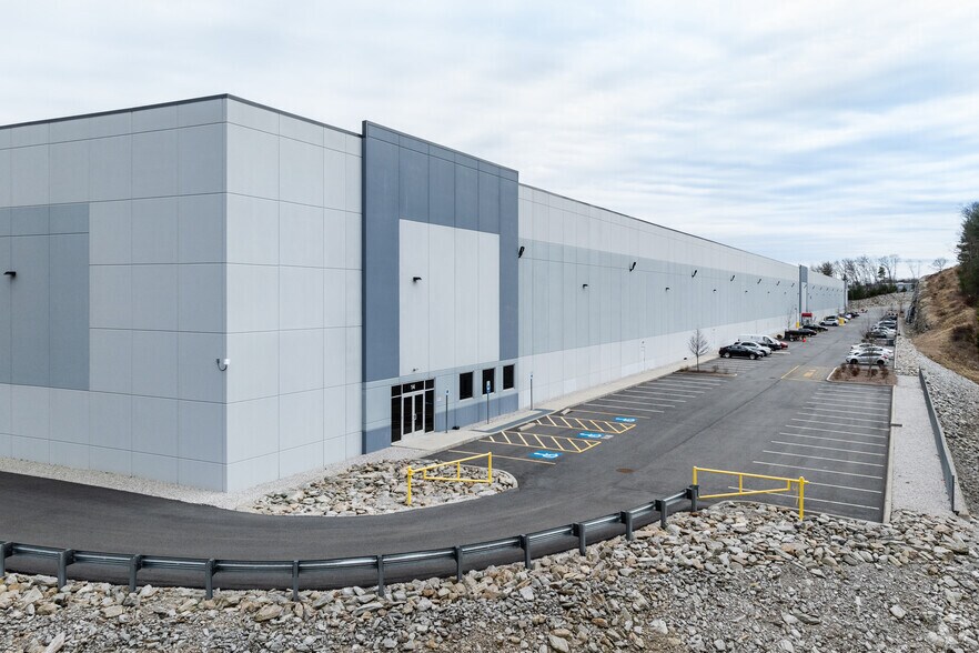 More Photos Of 160 Mechanic St, Bellingham Distribution For Lease