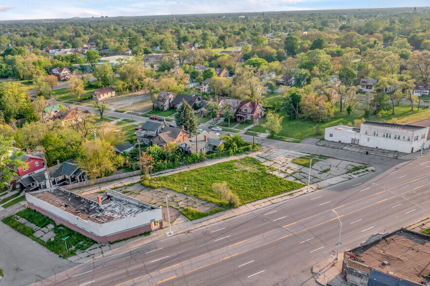 More Photos Of 11825 W Grand River, Detroit Land For Sale