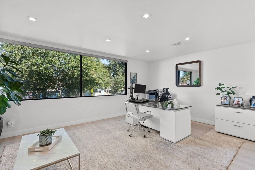 More Photos Of 24325 Main St, Newhall Office For Lease