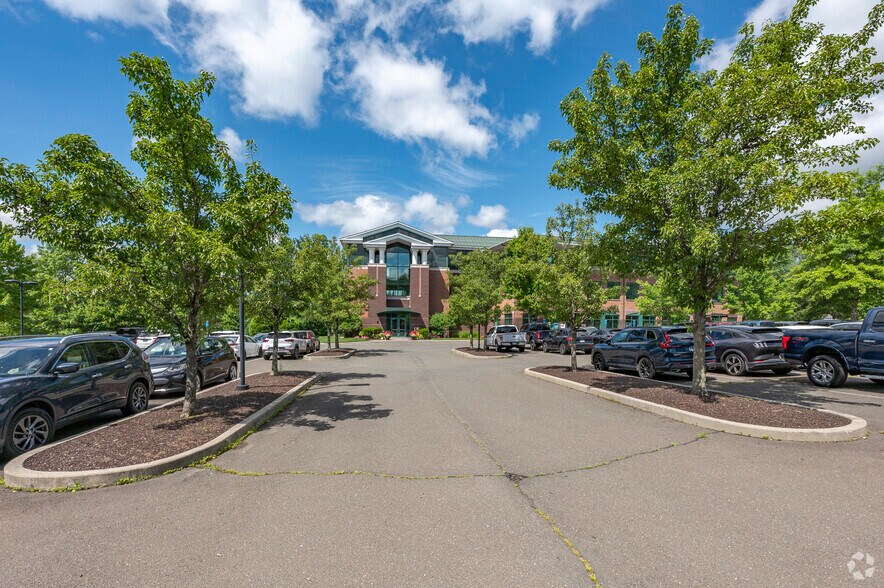 More Photos Of 93 Lake Ave, Danbury Office For Lease