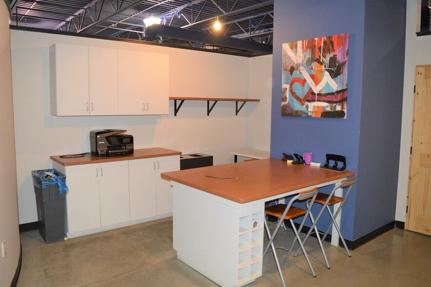 More Photos Of 150 Chippewa Rd, Sherwood Park Flex For Sale