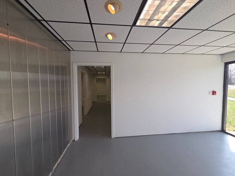 More Photos Of 1826 Albertson Rd, High Point Manufacturing For Lease