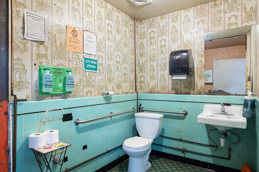 More Photos Of 735 Gilman St, Berkeley Showroom For Sale