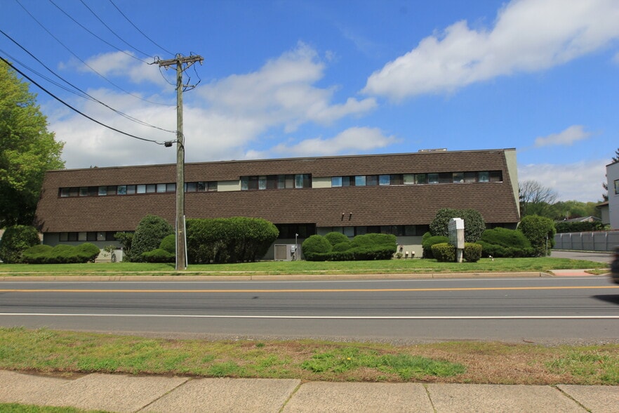 More Photos Of 2509 Park Ave, South Plainfield Office For Lease