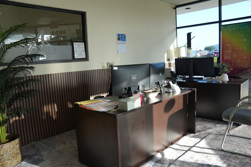 More Photos Of 4498 Vineland Rd, Orlando Flex For Lease