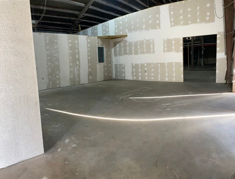 More Photos Of 41 Spring St, Jacksonville Warehouse For Sale