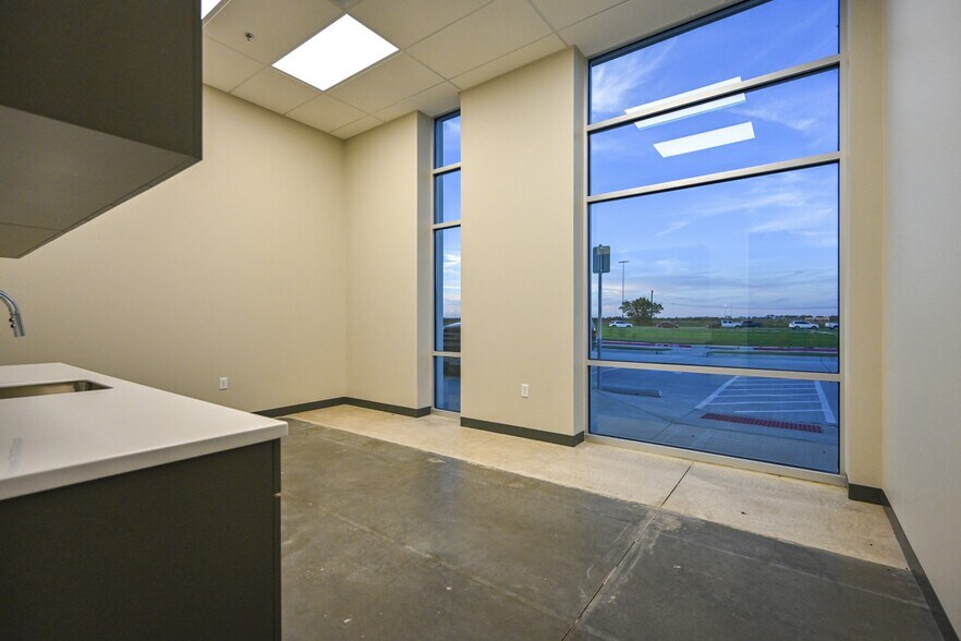 More Photos Of 2801 N State Highway 78, Wylie Warehouse For Lease