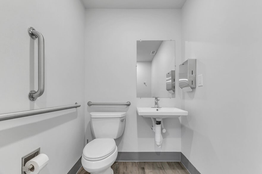 More Photos Of 7770 Brecksville Rd, Brecksville Office For Lease