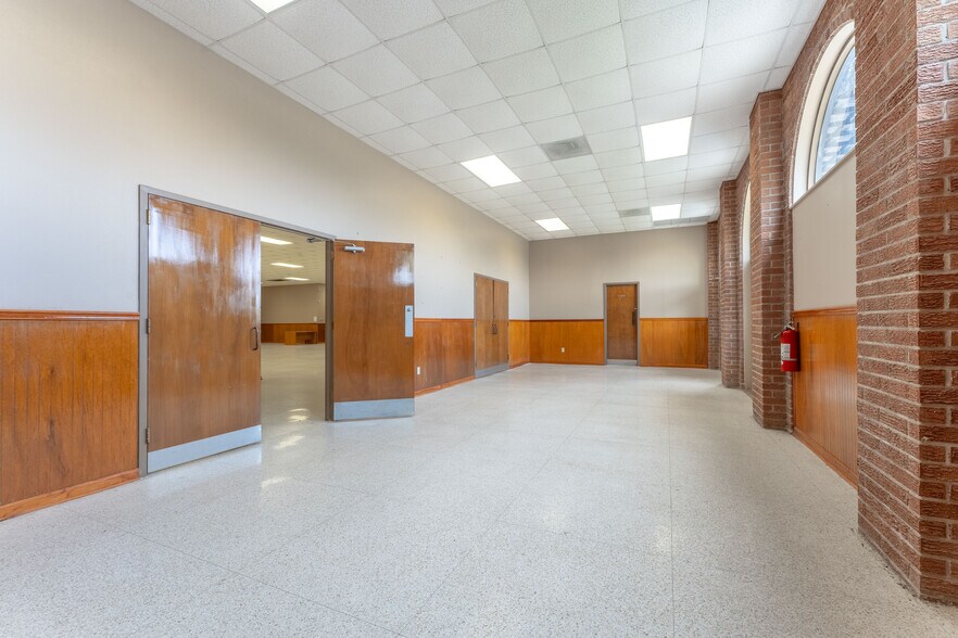 More Photos Of 7370 Chef Menteur Hwy, New Orleans Lodge Meeting Hall For Sale
