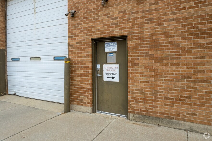 More Photos Of 526 E 114th Pl, Chicago Manufacturing For Lease