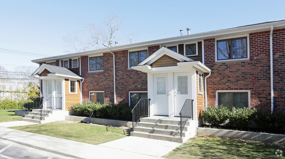 Primary Photo Of 62 Oak St, Westhampton Beach Apartments For Sale