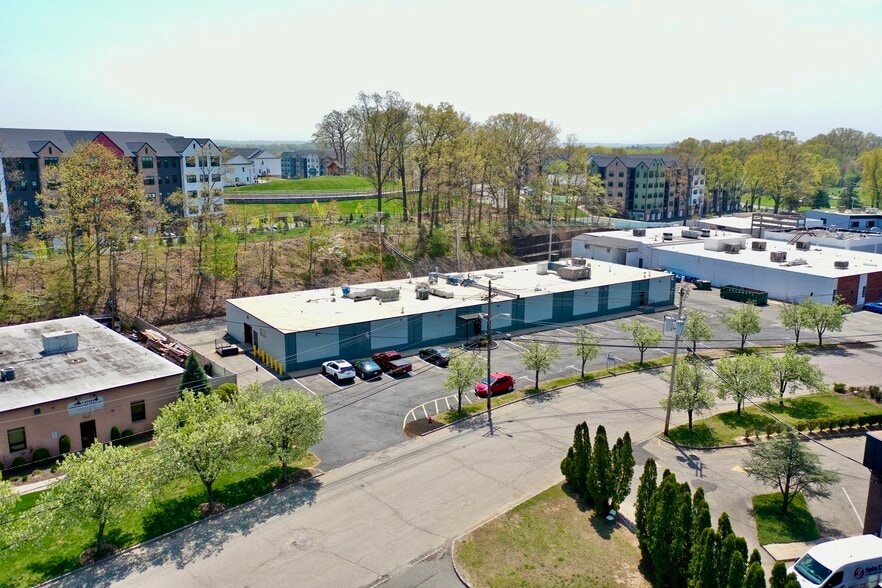 More Photos Of 19 West St, East Hanover Light Manufacturing For Lease