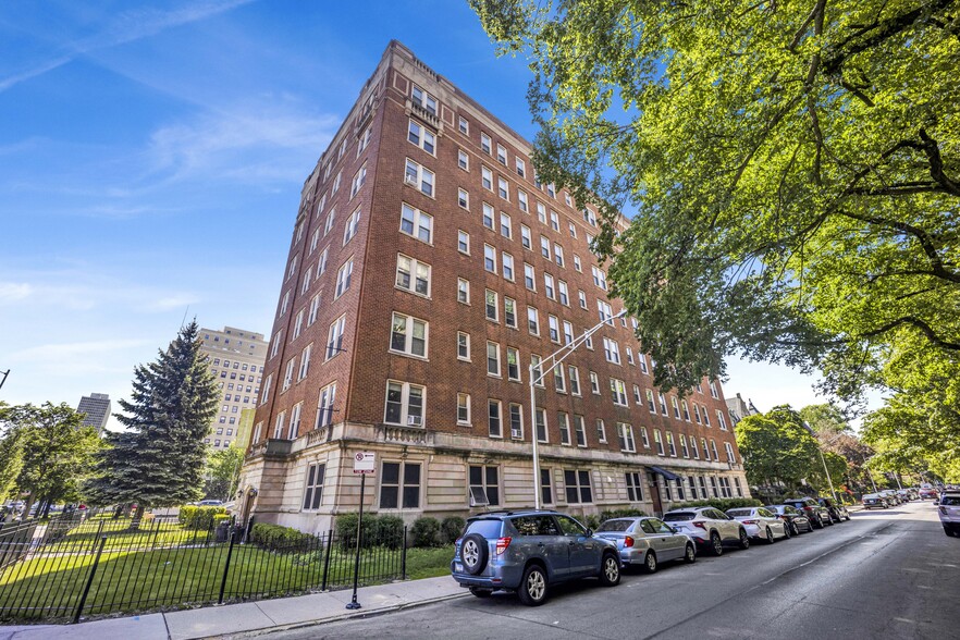 Primary Photo Of 1401 E Hyde Park Blvd, Chicago Apartments For Sale
