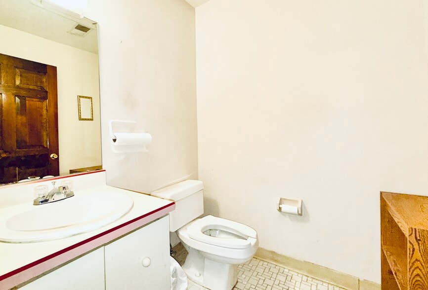 More Photos Of 272 Us Highway 206, Flanders Office For Sale