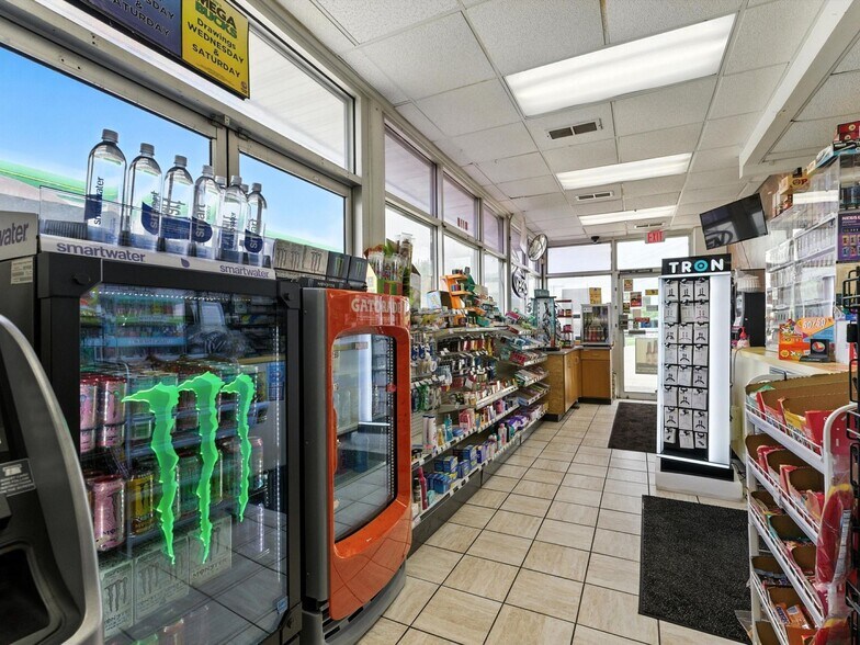 More Photos Of 2115 Main St, Green Bay Service Station For Sale