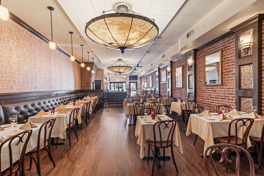 More Photos Of 400 New York Ave, Huntington Restaurant For Sale