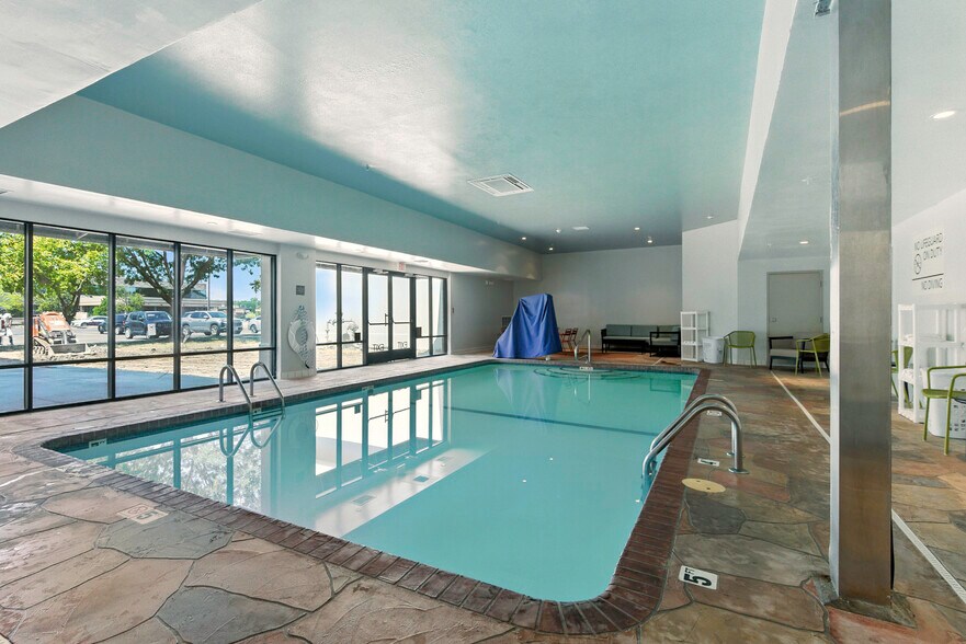 More Photos Of 16555 Midland Dr, Shawnee Hotel For Sale