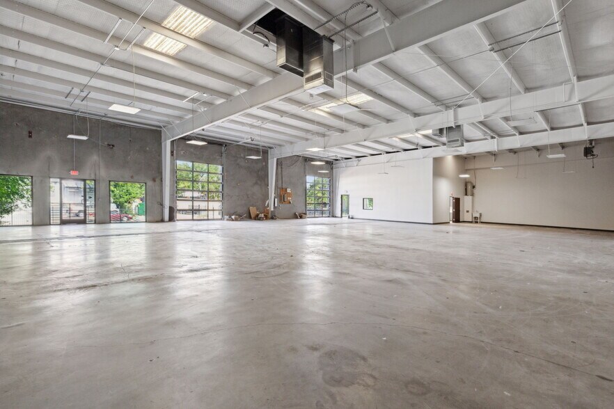 More Photos Of 4732 Algiers St, Dallas Manufacturing For Lease