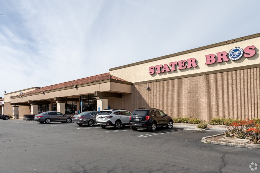 More Photos Of 1181-1195 E Magnolia Ave, Corona Unknown For Lease