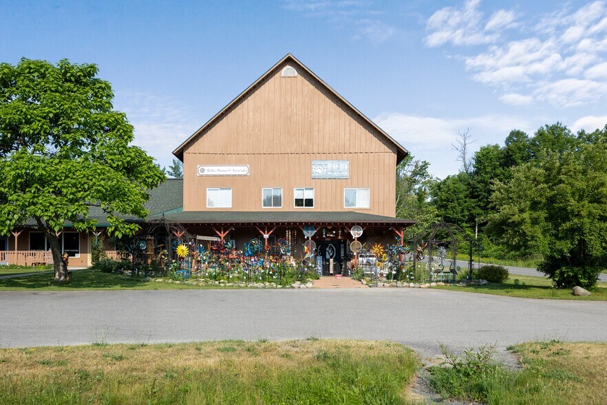 More Photos Of 5046 S West Bay Shore Dr, Suttons Bay Storefront Retail Residential For Sale