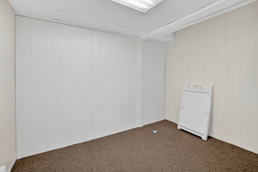 More Photos Of 2201 E 8th St, Odessa Office For Sale