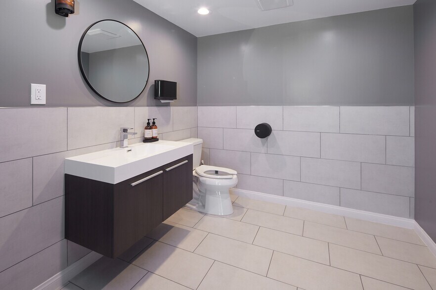 More Photos Of 4900 W 147th St, Hawthorne Service For Lease