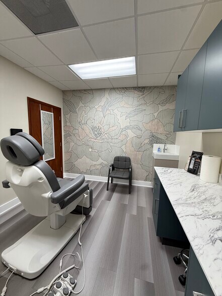 More Photos Of 1911 Harrison St, Hollywood Medical For Lease