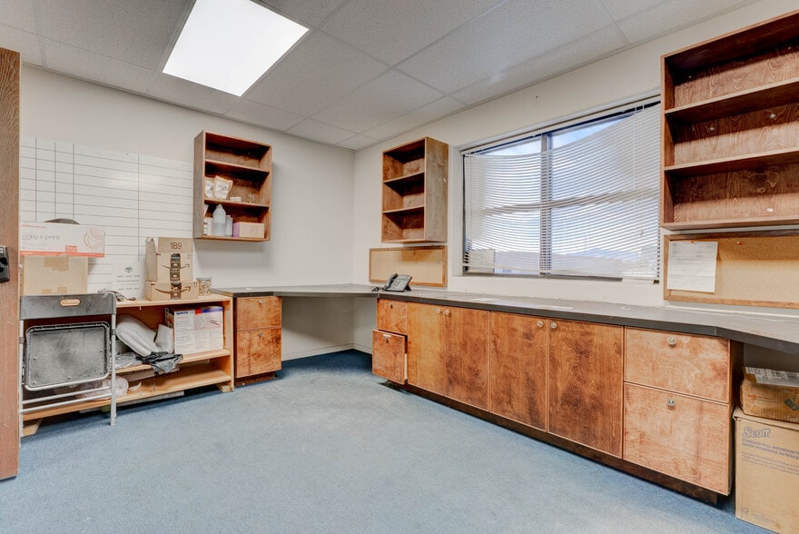 More Photos Of 5961 McLeod Dr, Las Vegas Warehouse For Sale