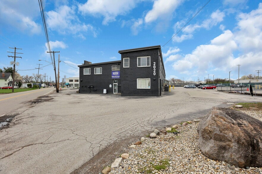 More Photos Of 2020-2034 Leonard Ave, Columbus Office For Lease